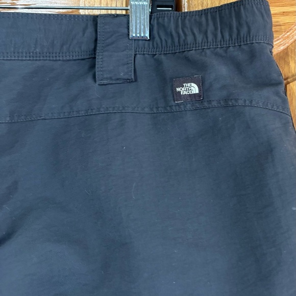 The North Face Dark Gray Nylon Hiking/Trail Cargo Shorts Large - Picture 5 of 9
